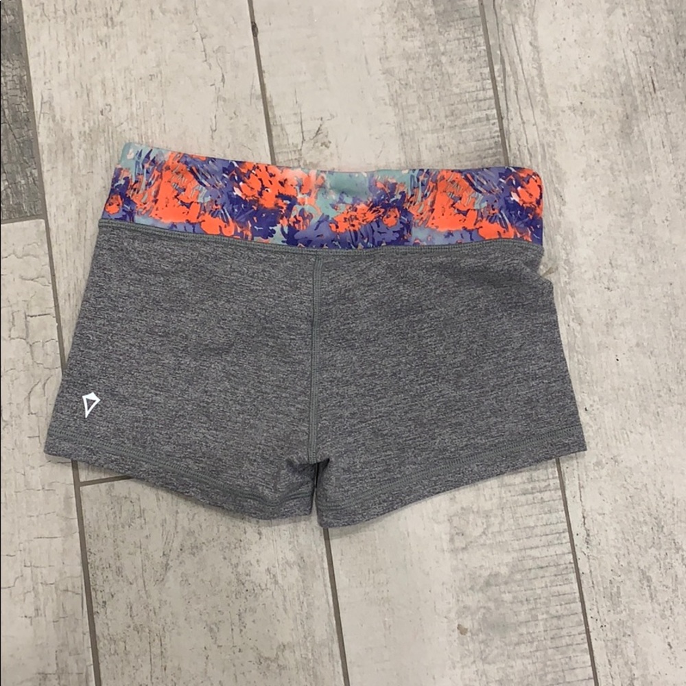 IVIVVA reversible tight short